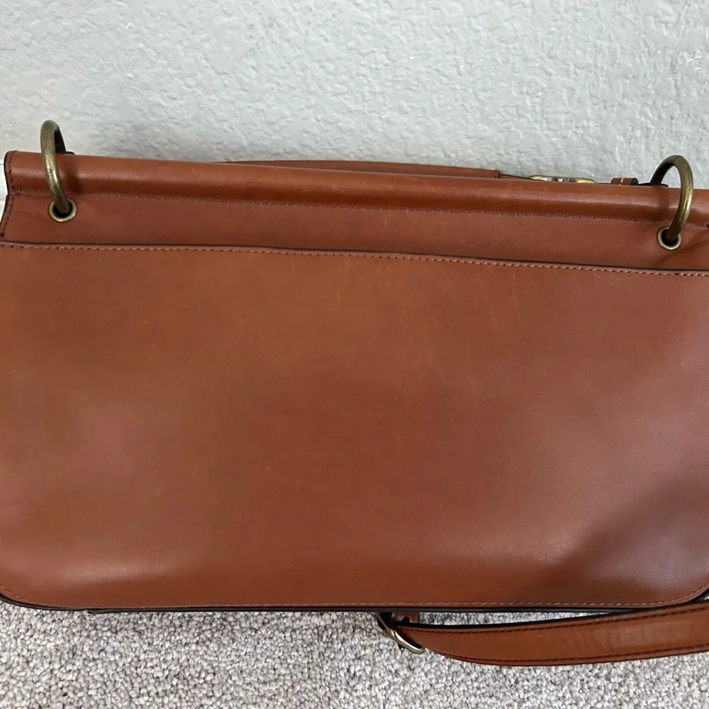 Elegant Brown Leather Shoulder Bag - Picture 5 of 11